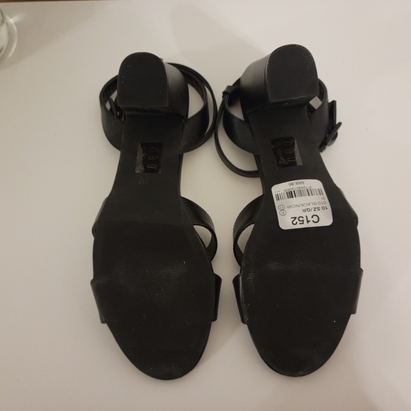 Le Chateau sandals - Picture 6 of 7